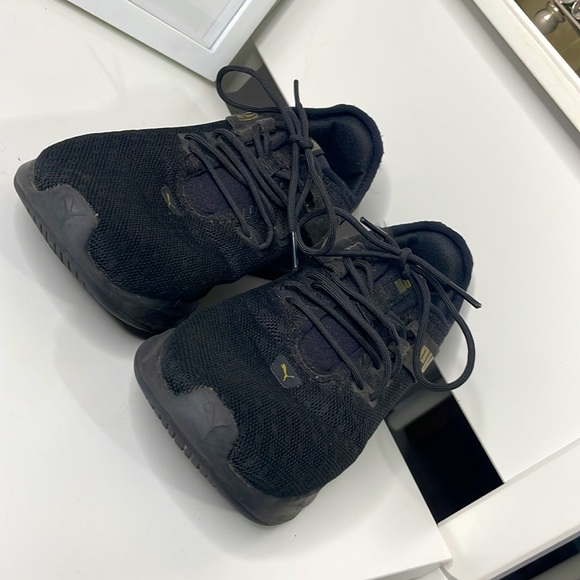 Ladies black puma shoes, size 7! - Picture 2 of 2